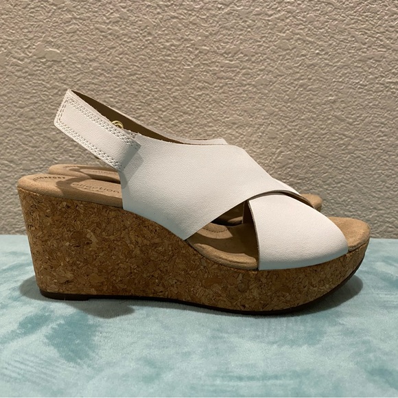 Size 7 Clark’s wedge sandal - Picture 3 of 4